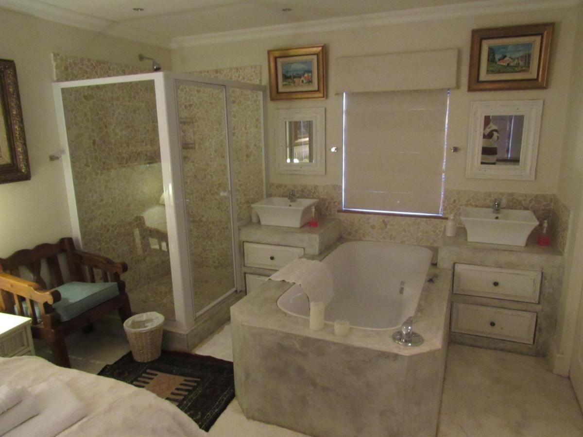 Chalet Marlyn And Dolfyn Self Catering *